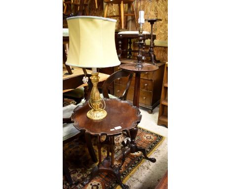 Scalloped edge occasional table to/w a standard lamp, giltwood table lamp and a clothes horse (4)