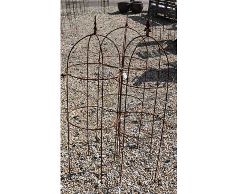 A trio of weathered steel arrow head garden obelisks, 124 cm x 41 cm