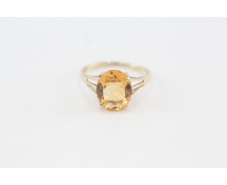 9ct gold oval citrine single stone ring (2g) 