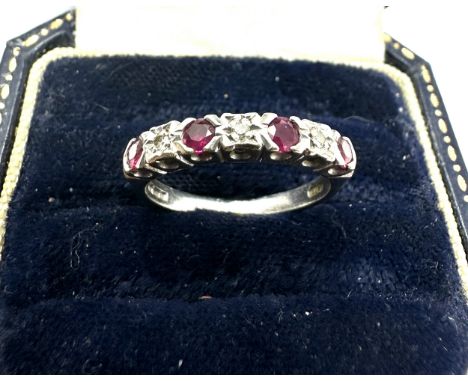 9ct white gold diamond &amp; ruby ring weight 2.5g 