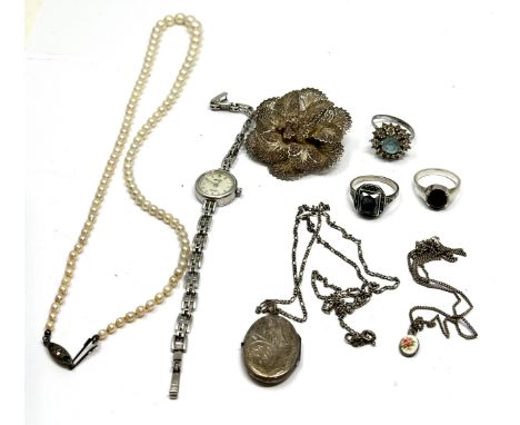 selection of silver jewellery inc silver ladies wristwatch silver clasp cultured pearl necklace etc weight 70g 