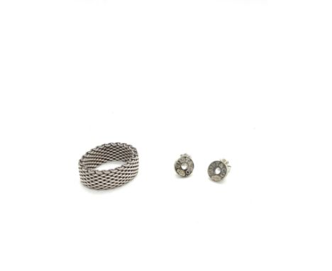 Silver ring and stud earrings by designer Tiffany &amp; Co (12g) 
