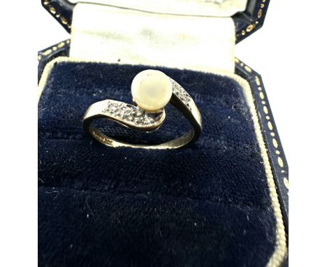 9ct gold diamond &amp; cultured pearl ring weight 2.5g 