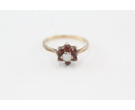 9ct gold vintage opal &amp; garnet cluster ring, claw set (1.5g) 