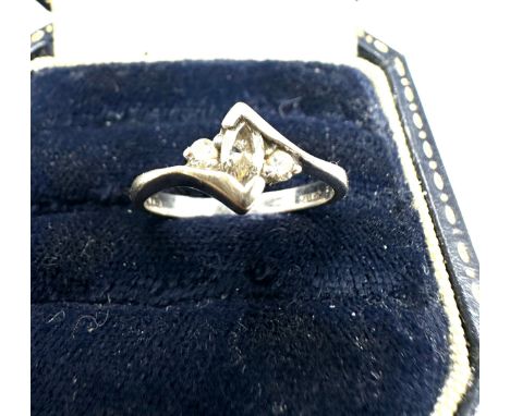 18ct white gold diamond ring weight 2.9g 