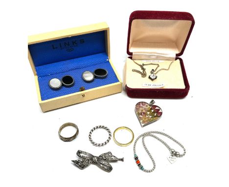 selection of vintage silver jewellery 