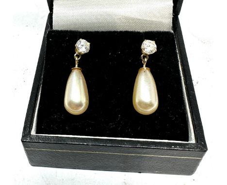 9ct gold cultured pearl &amp; white gemstone earrings weight 1.9g 