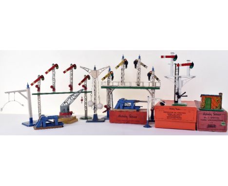 Hornby Series signals and track side accessories, No.2E Signal Gantry with four signals and ladder to gantry, fair condition,