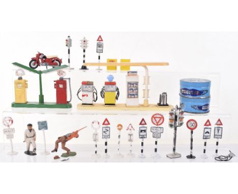 Wardie K68 Filling Station, with Esso and Shell Pumps, Timpo garage attendant, Britains 4260 Garage forecourt pump stand &amp