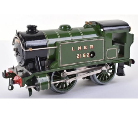 Hornby Series 0 gauge c/w 0-4-0 No.1 LNER Special Tank engine, engine No.2162 in green livery, good to very good condition.