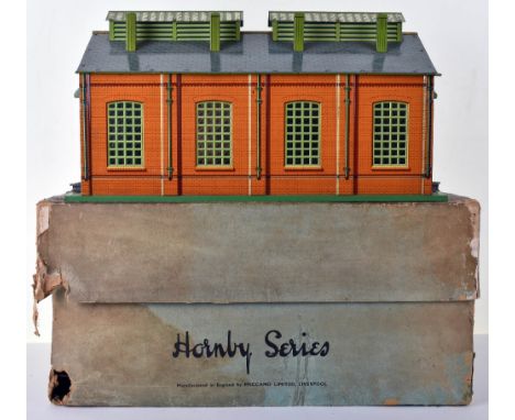 Hornby Series 0 gauge boxed E2E Engine Shed, tin printed in various colours, hinged doors to either end and interior light, g