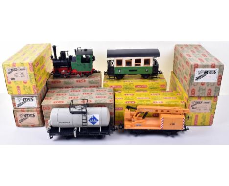 Boxed Lehmann LGB G scale garden railway locomotive and rolling stock, 2010 0-4-0 tank engine green, red and black livery, 30