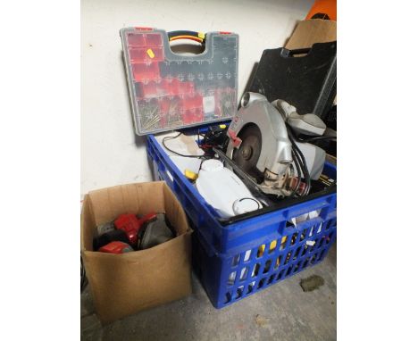 A BOX CONTAINING A CIRCULAR SAW, VARIOUS TOOL PARTS, SCREWS ETC & A QUANTITY OF POWER TOOL BATTERIES