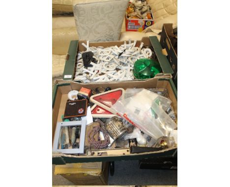 TWO BOXES OF ASSORTED VINTAGE MOTORING ITEMS TO INC NUMBER PLATE LETTERS AND A MAGNETIC GREEN FLASHING LIGHT