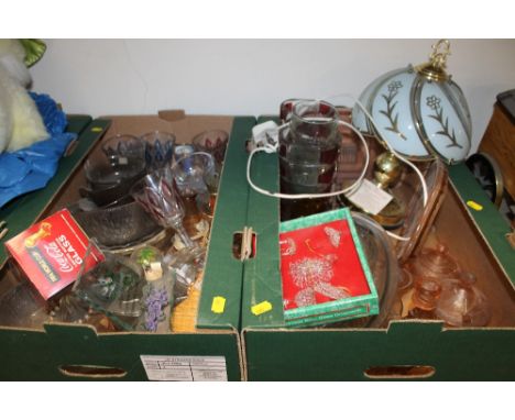 TWO TRAYS OF GLASSWARE TO INC A PINK DRESSING TABLE SET, LAMP ETC