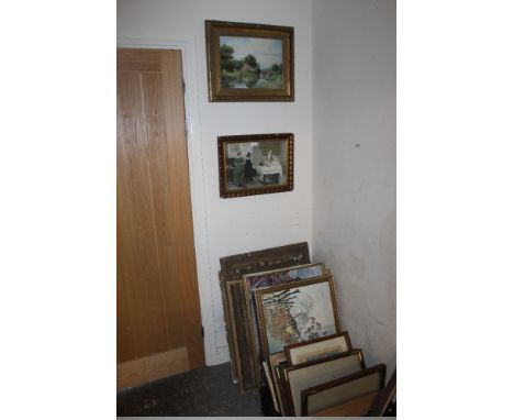 TWO BOXES OF ASSORTED SMALL FRAMES, SOME GLAZED WITH PRINTS, TO INCLUDE OAK AND BRASS FRAMES TOGETHER WITH A SELECTION OF ASS