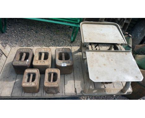 Corn scales & 5 heavy weights