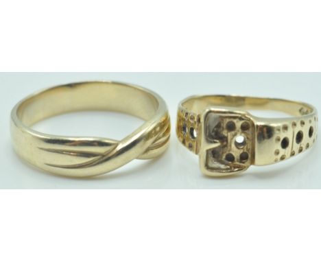 A pair of 9ct gold ladies rings, to include a crossover wedding band ring and a buckle ring. Marked 375. Total weight 6g. Siz