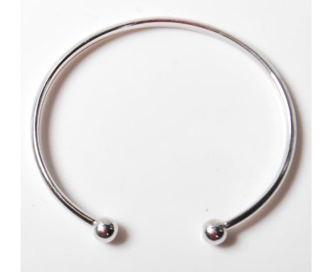 A 9ct white gold bracelet cuff bangle torc having round ball ends. Stamped 375. Gross weight 3.3g.