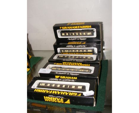 A selection of boxed Graham Farish N gauge coaches (six)