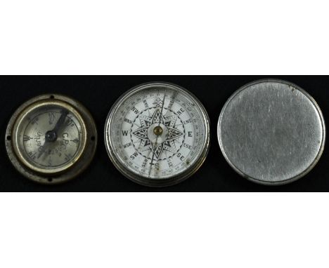 A World War I German artillery compass, 3cm silvered dial inscribed C P Goerz, Berlin, 4.5cm diam overall, early 20th century