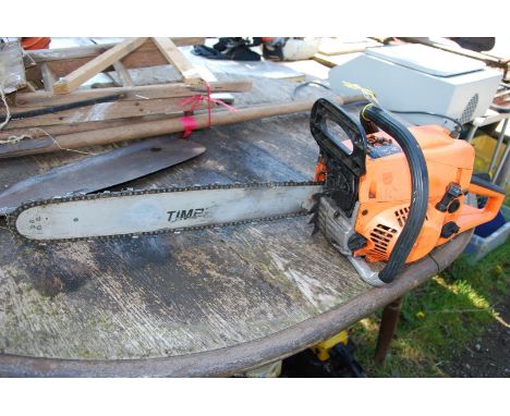  'Timber wolf' chainsaw with 18" cutter bar - Good compression.
