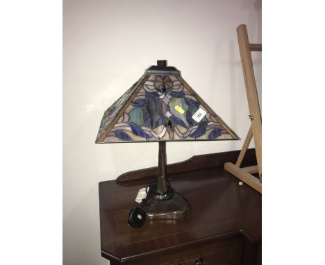 TIFFANY STYLE LAMP