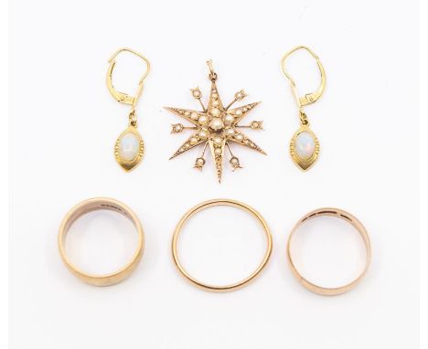 A collection of 9ct gold jewellery to include an Edwardian pearl set 9ct gold pendant, pair of opal drop earrings, set with o