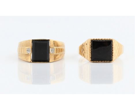 A gents hallmarked 9ct yellow gold black hard stone and diamond accent ring, ring size S½, approx. weight 3g, together with a