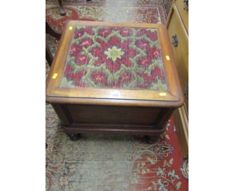 VICTORIAN MAHOGANY BOX COMMODE, inset carpet top, 20" width 