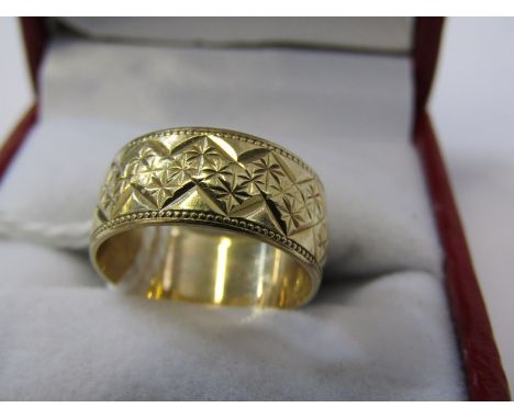 9ct YELLOW GOLD DIAMOND CUT BAND RING, approx 3.4 grams, size K 