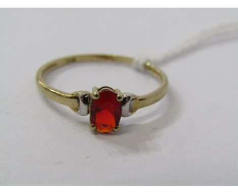 9CT YELLOW GOLD ORANGE STONE RING, possibly fire opal, size O 