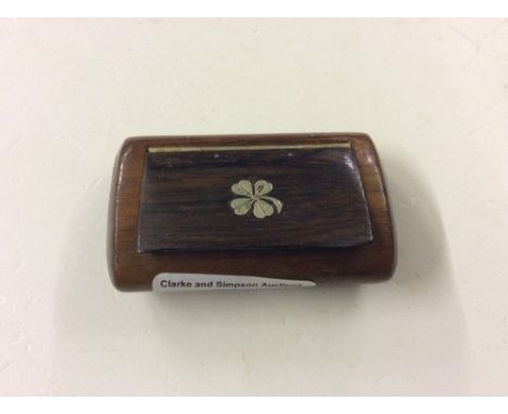 A small treen snuff box and contents 