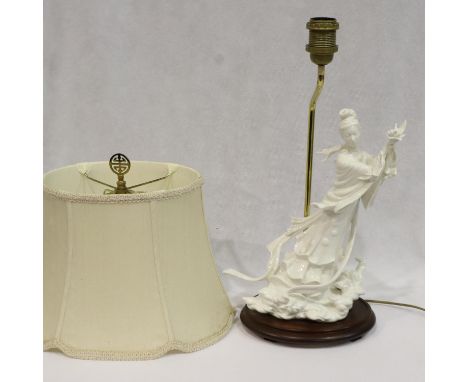 Franklin Mint Goddess of the Heavenly Flowers table lamp, by Mei-Lin-Li, no cracks or chips, H: 68 cm with shade. All electri