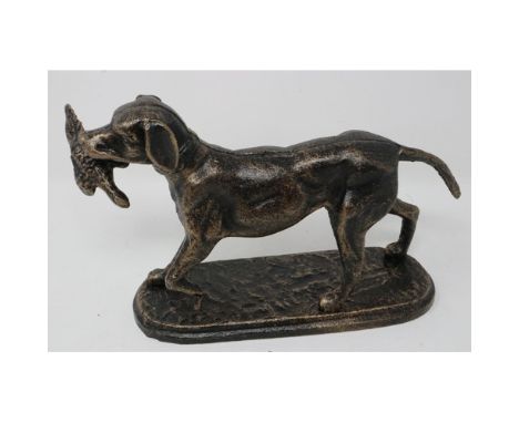 Bronzed cast iron retriever with pheasant on base, H: 14 cm. UK P&amp;P Group 2 (£20+VAT for the first lot and £4+VAT for sub