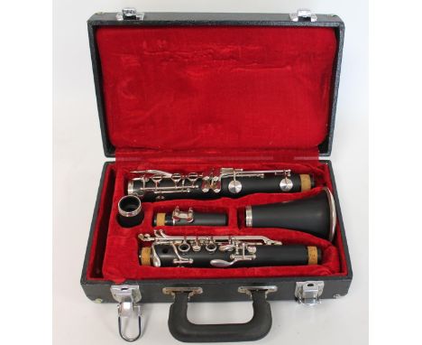 Modern clarinet, serial no. Y7666, otherwise unmarked, in fitted case. 