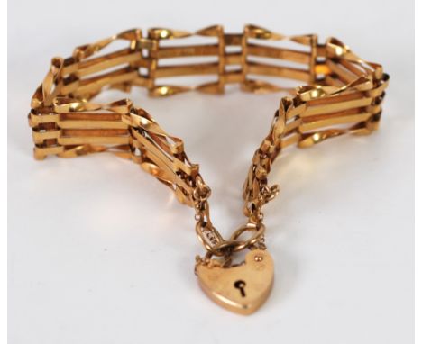 9CT GOLD GATE PATTERN BRACELET and padlock clasp, 9 grams