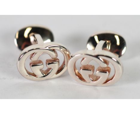 A PAIR OF GUCCI .925 SILVER GENTLEMAN'S CUFFLINKS, in pouch and box 