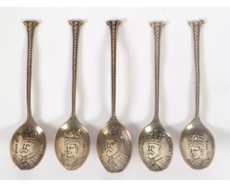 SET OF FIVE EDWARD  VII SILVER ROYAL COMMEMORATIVE TEA SPOONS, with portrait embossed bowls and scroll top beaded handles, im