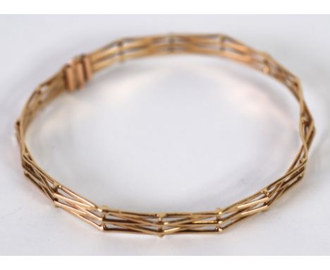 9ct GOLD HINGE OPENING BANGLE, of three strand woven pattern, 7.3gms 