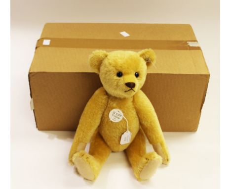 A boxed Steiff limited edition 1908 replica bear from 2006, yellow mohair, 35cm, with growler, no 2581 of 3000, model no 4067