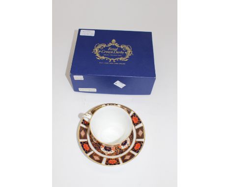 A Royal Crown Derby Imari 1128 tea cup and saucer; together with a solid gold band moulded pedestal dish in box 