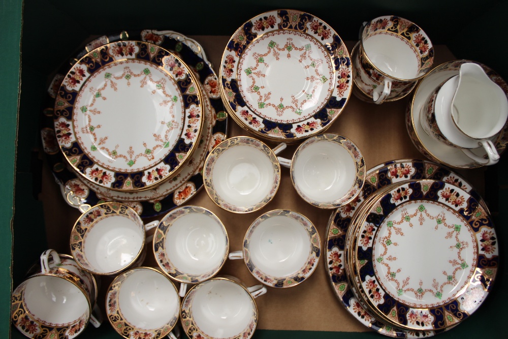 A Royal Albion China tea set, early 20th Century, comprising cups