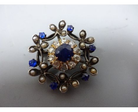AN EARLY 20TH CENTURY SAPPHIRE AND DIAMOND BROOCH, with large central cushion-cut sapphire within a surround of rose-cut diam