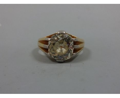 AN 18CT GOLD SINGLE DIAMOND RING, with single old-cut diamond to the bi-coloured tapered shank, diamond measures at 9.7mm x 9