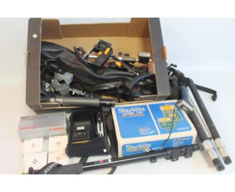 A MANFROTTO 679B PROFESSIONAL MONOPOD, VARIOUS TRIPODS, TRIPOD HEADS ETC, together with a boxed Canon 430EZ Speedlite, cased 