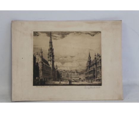 RENE VAN DE SANDE SIGNED ETCHING 'BRUXELLES GRAND PLACE' 36 X 50 cm