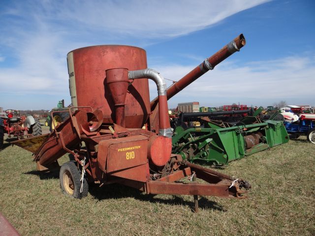 Farm Hand 810 Grinder Mixer w/4 Screens, Works