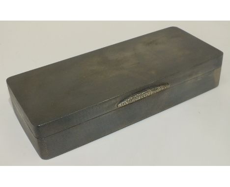 An engine turned rectangular cigarette box, Birmingham, 1938, 22cm long, 9cm wide.