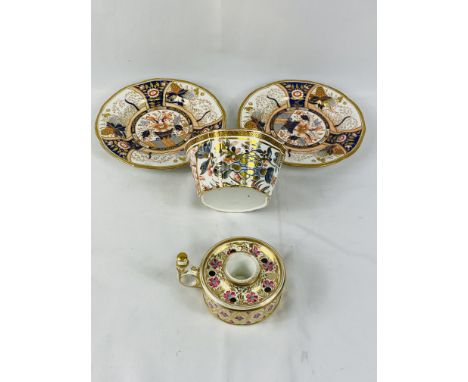 Crown Derby inkwell; together with two cabinet plates and bowls, 15cms. Estimate £50-70